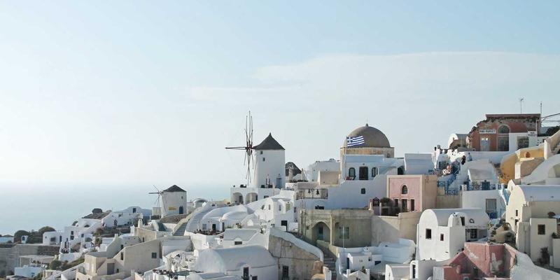 从水泥到光伏：BIPV材料进化论，工程采购如何把握发电玻璃、光伏瓦与柔性组件的建筑适配性