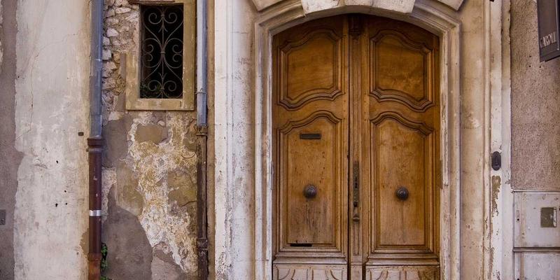 建筑材料的“极限挑战”:盐雾、冻融、紫外线三大实验如何为沿海、高寒、强日照地区精准选材?